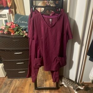 Burgundy Healing Hands 2x Scrub Topwith Pockets X-Large pants